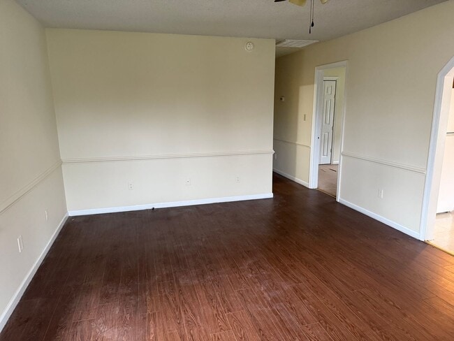 Building Photo - Lovely Home with a Great Location In Town