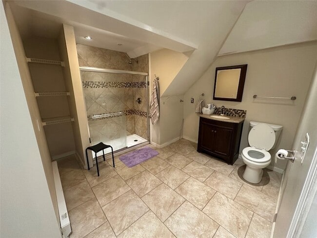 Building Photo - 19 Edwards St