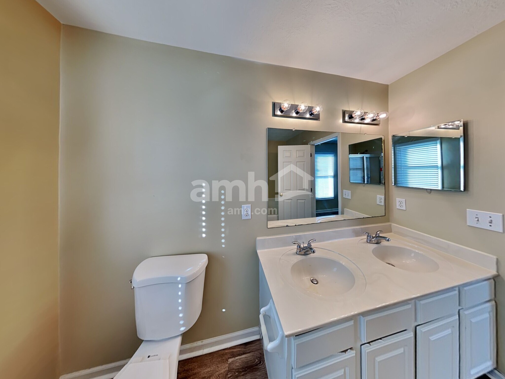 Building Photo - 8093 Willow Brook Crossing Dr