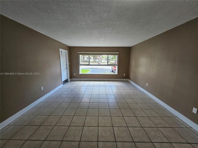 Building Photo - 7490 Miami Lakes Dr