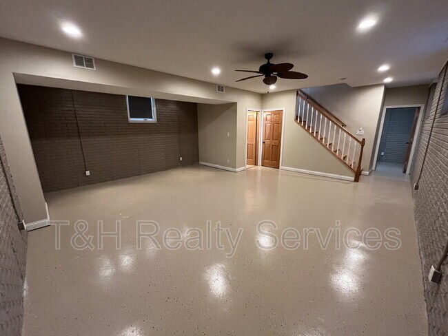 Building Photo - 2059 Ruckle St