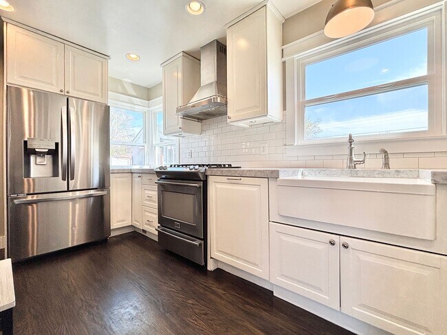 Building Photo - Gorgeous Sugarhouse Remodel!
