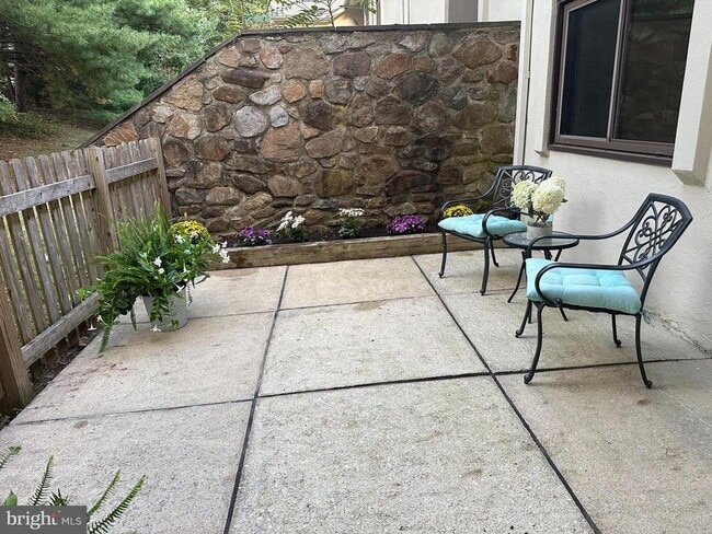 Building Photo - 71 Oak Knoll Dr