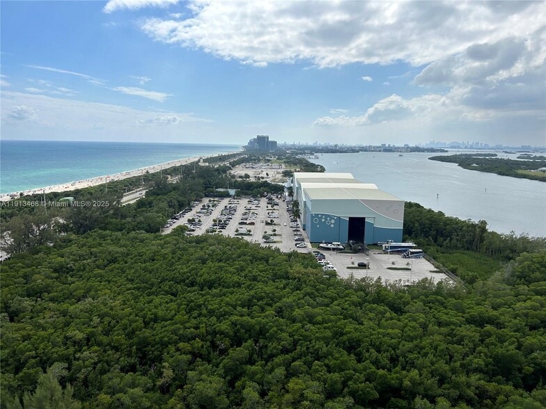 Building Photo - 100 Bayview Dr