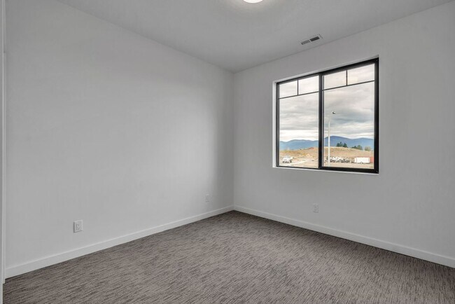 Building Photo - 5114 E Hope Ave