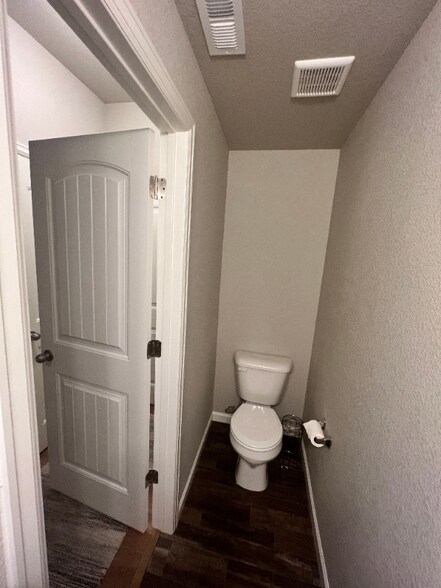 Building Photo - 6265 White Wolf Pt