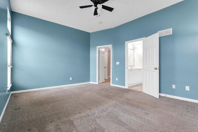 Building Photo - 3796 Village Club Dr