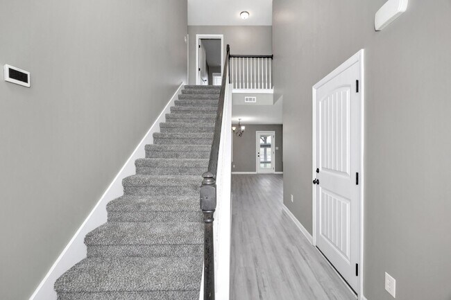 Building Photo - Fresh Paint & New Carpet! 4BR with Fenced Yard