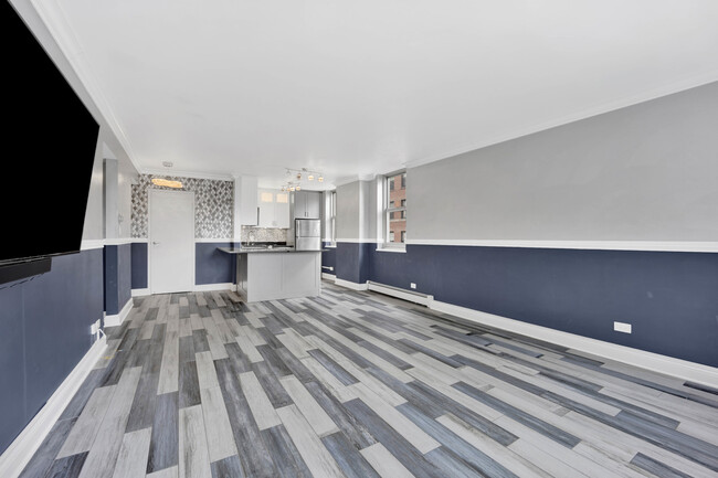 Building Photo - 253 E Delaware Pl