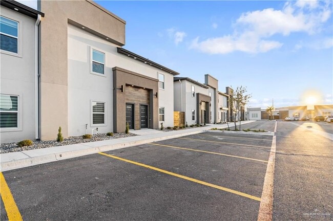 Building Photo - 23 Vanessa Ln