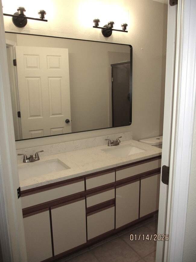 Building Photo - 1409 Alder Dr NE