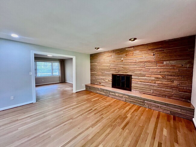 Building Photo - STUNNING home with fully finished BASEMENT!!!