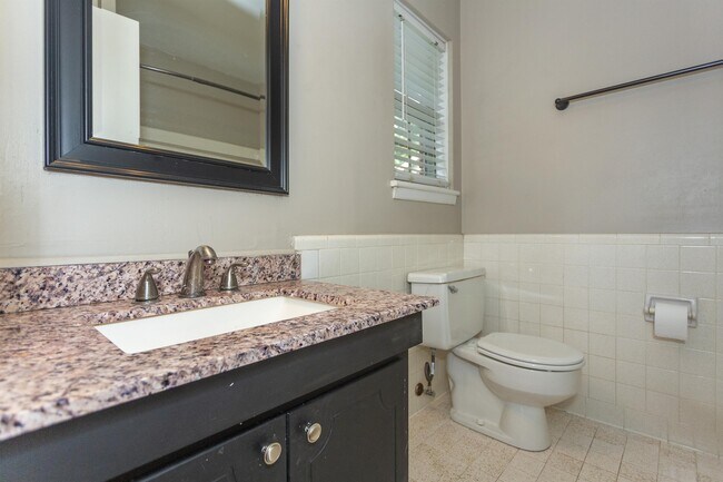 Building Photo - 2014 Montreat Pkwy