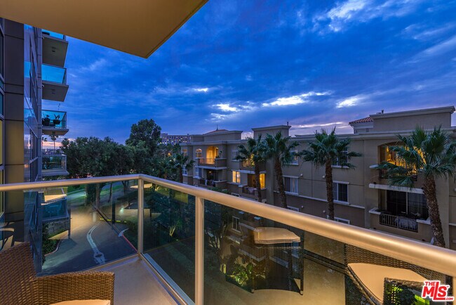Building Photo - 13700 Marina Pointe Dr