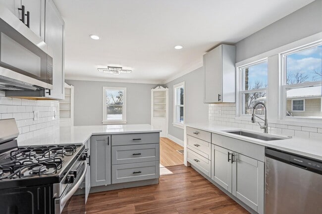 Building Photo - 5315 73rd St