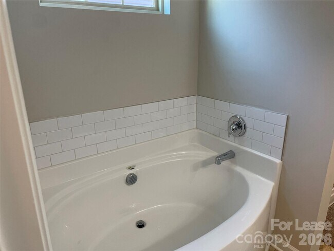 Building Photo - 2909 Old Field Rd