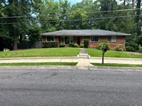 Building Photo - 900 Delcris Dr