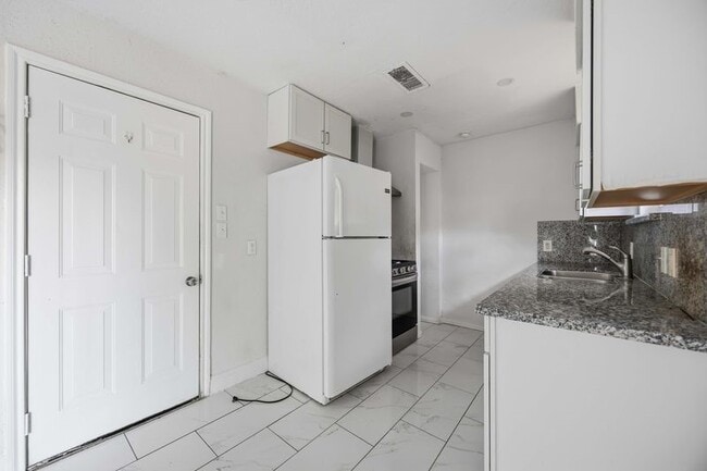 Building Photo - 12659 Chiswick Rd