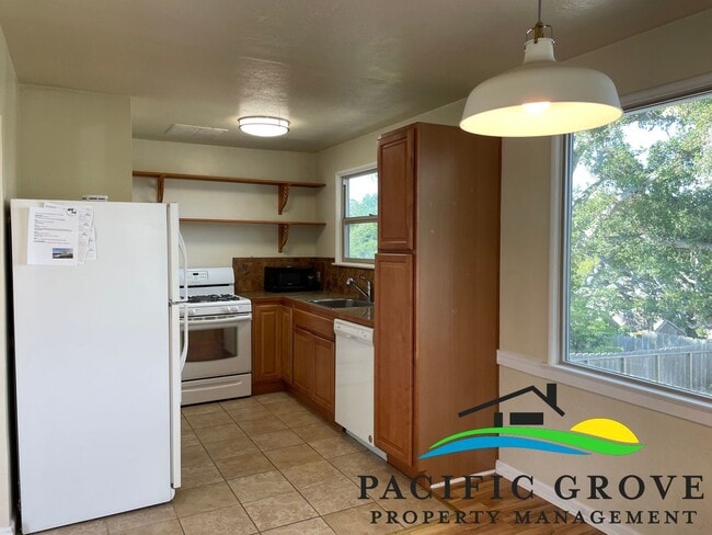 Building Photo - Available Soon! Two Bedroom with Bonus Room in Pacific Grove!