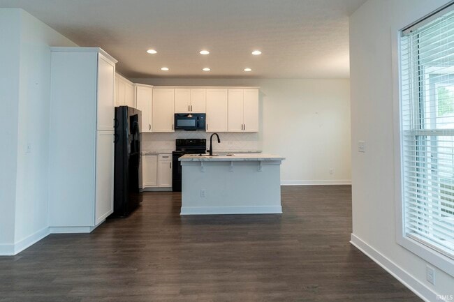 Building Photo - 2822 Brewster Dr