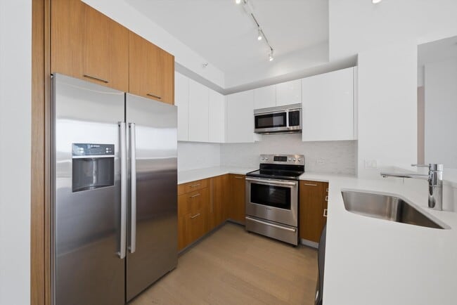 Building Photo - 1629 S Prairie Ave