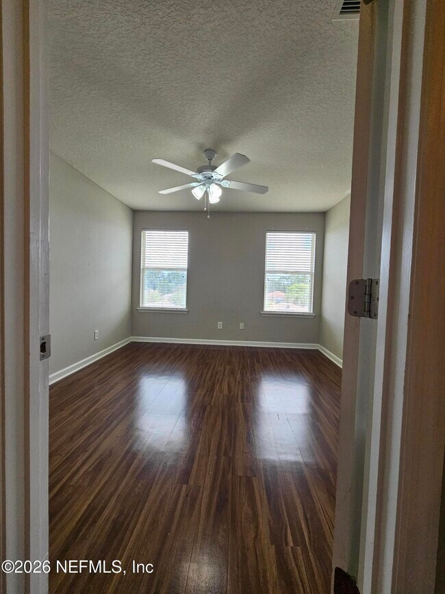 Building Photo - 2334 Sunset Bluff Dr