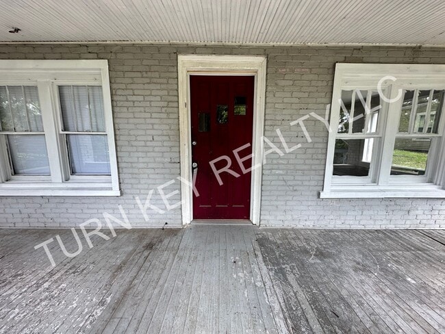 Building Photo - Apartment unit for rent in a Triplex Home ...