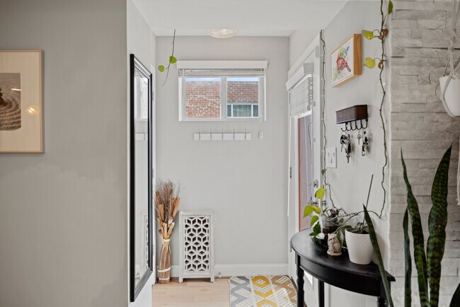 Building Photo - 5519 5th St NE