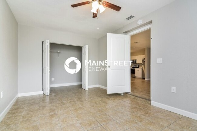 Building Photo - 4 Bedroom Pet-Friendly Home in Lakeland, FL with Main Street Renewal