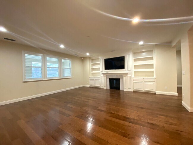 Building Photo - Sommersett 4 bedroom