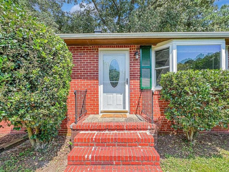 Building Photo - 703 Maupin Pl