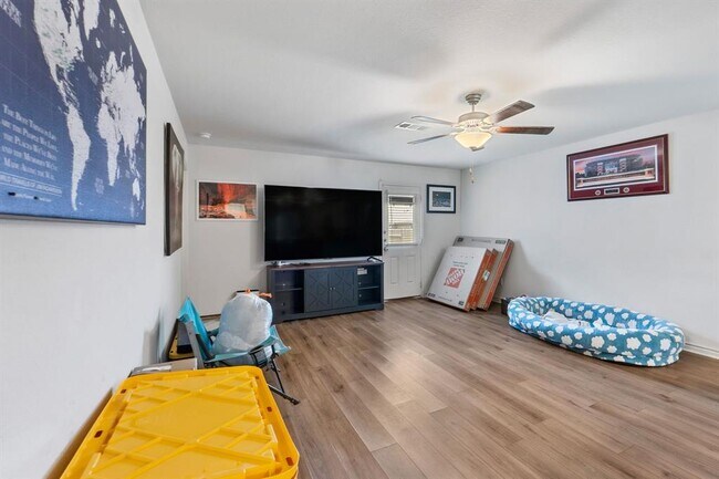 Building Photo - 113 Stratton Ln