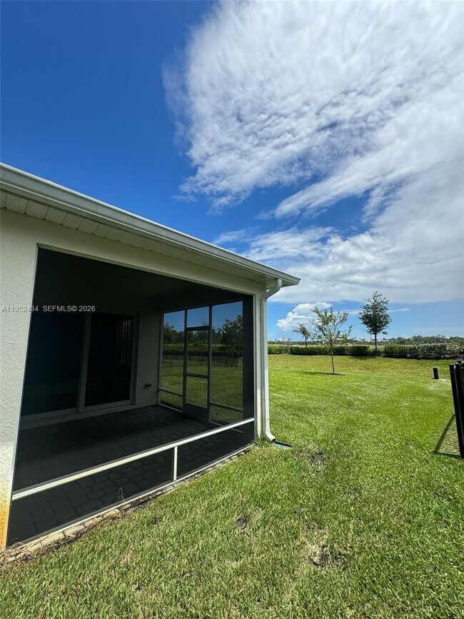 Building Photo - 6712 Cloverdale Ave