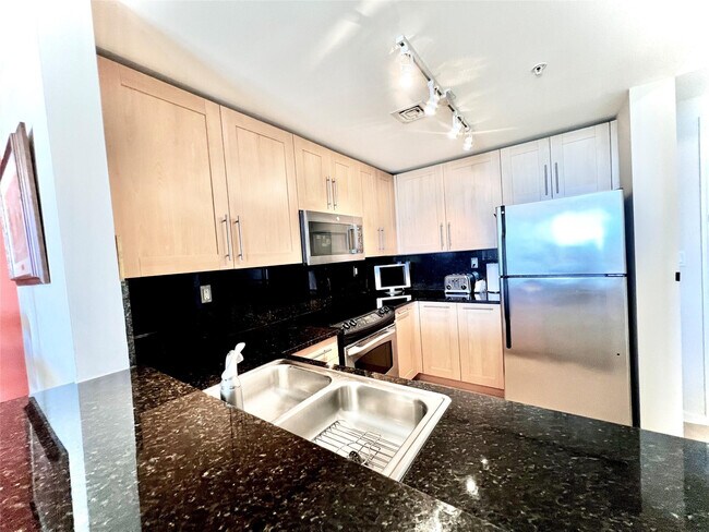 Building Photo - 511 SE 5 Ave