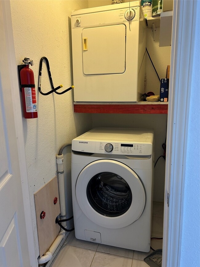 Building Photo - 5550 N Braeswood Blvd