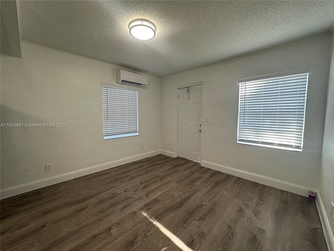 Building Photo - 4249 Bougainvilla Dr