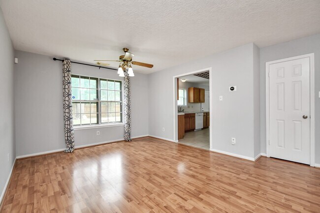 Building Photo - 2707 Blue Mist Dr