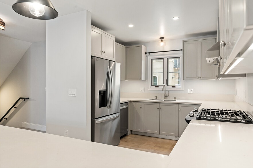 Building Photo - 158 S Sierra Madre Blvd