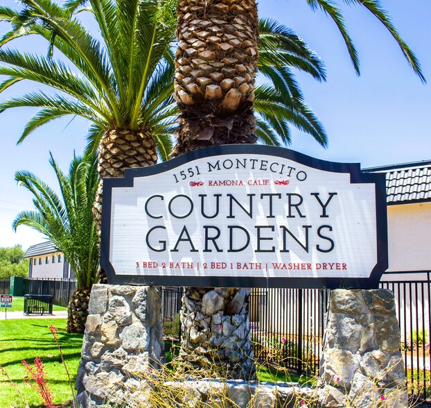 Interior Photo - Country Gardens