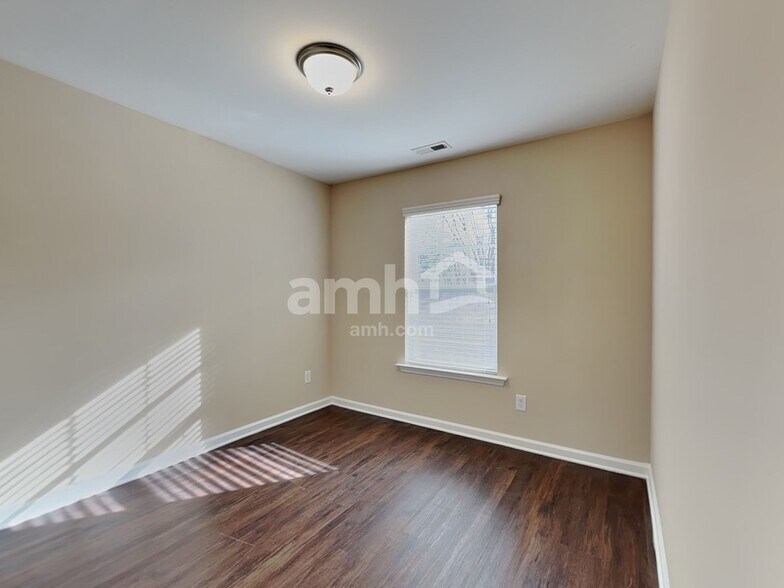 Building Photo - 405 Birch Run Dr