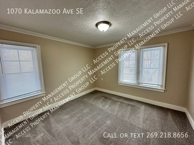 Building Photo - 1070 Kalamazoo Ave SE