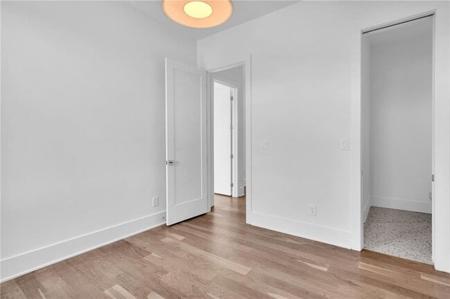 Building Photo - 10965 Serenbe Ln