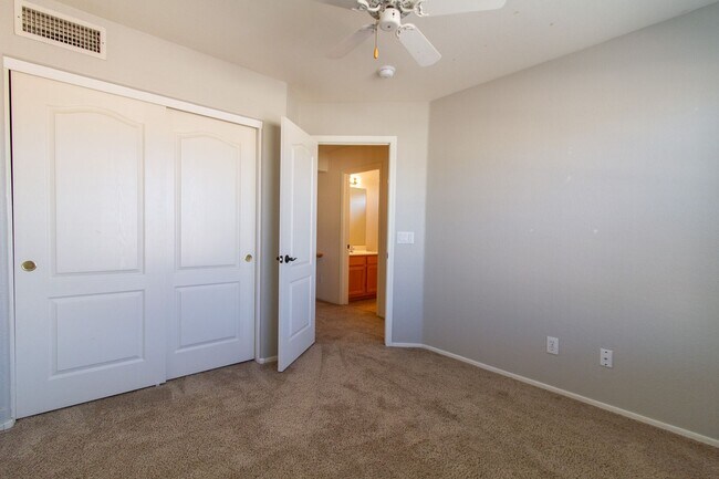 Building Photo - Discover Your Dream Home with a Fantastic Floorplan!