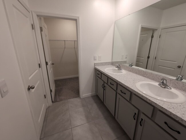 Building Photo - Fresh new build ~ 3 bed/ 2.5 bath Townhous...