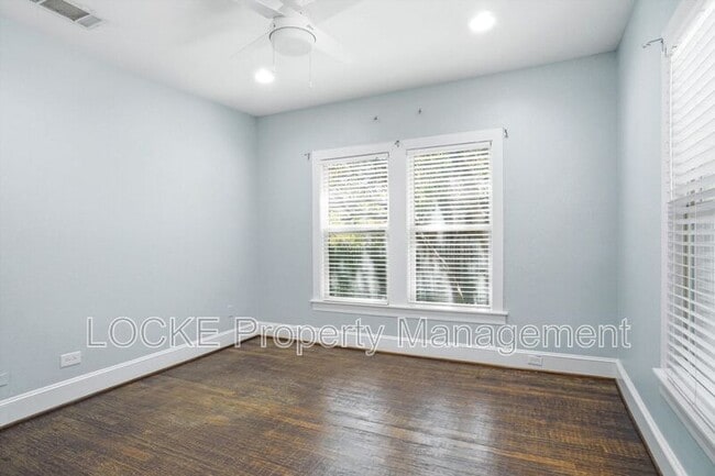 Building Photo - 3304 Cockrell Ave