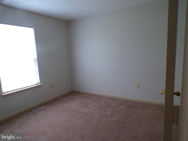 Building Photo - 114 Park Cove Dr