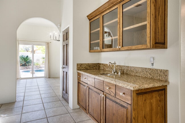 Building Photo - 53740 Avenida Navarro
