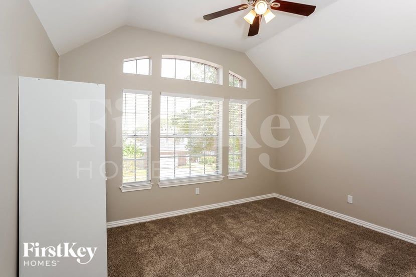 Building Photo - 5711 Parryville Dr