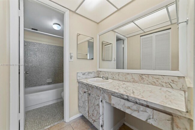 Building Photo - 16710 NE 9th Ave