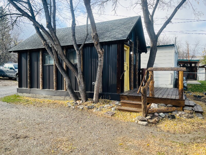 Building Photo - 216 S H St